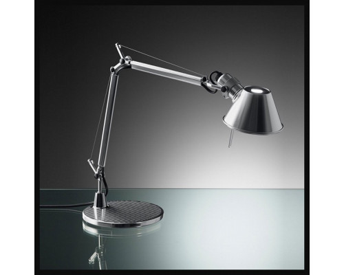 Настольная лампа офисная Artemide A001300 Настольная лампа офисная Artemide A001300