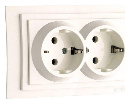 Розетка двойная с заземлением Mono Electric Larissa 103-010104-120 Розетка двойная с заземлением Mono Electric Larissa 103-010104-120